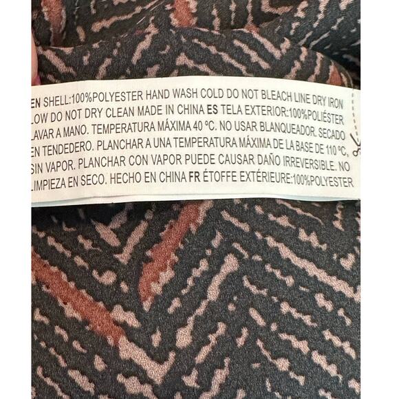 Forever 21 chevron print short sleeves off shoulder cropped top size M - Picture 4 of 8